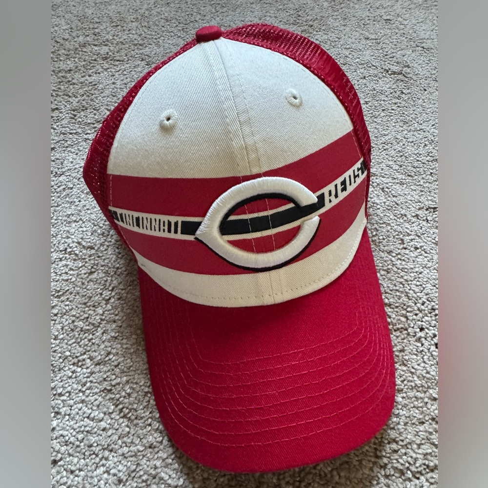 CINCINNATI REDS BASEBALL (NEW ERA) Red and White Baseball Cap. Like new!
